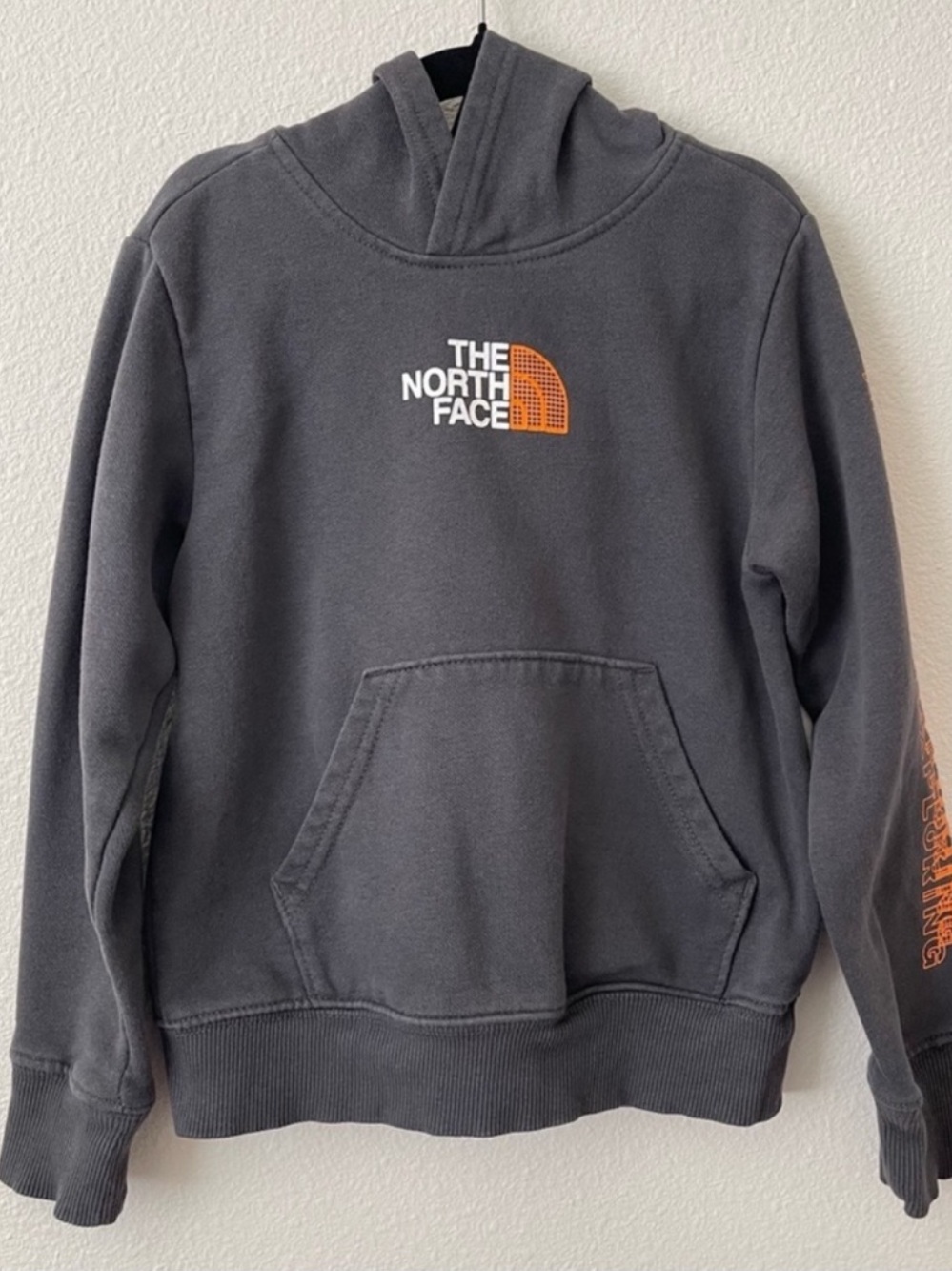 The North Face Boy’s Pullover Hoodie Size XS Gray Orange Camp Fleece Sweatshirt